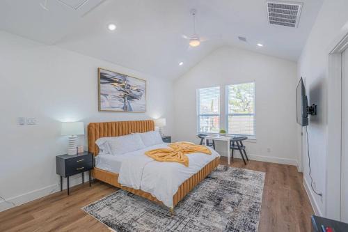South Central Houston Apartment | The Right Studio @ East Downtown