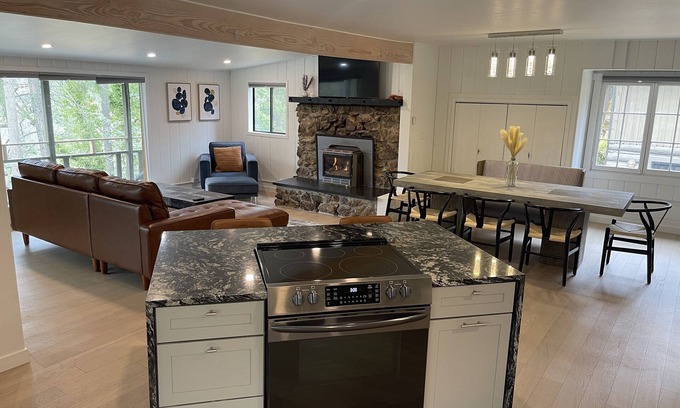 Grants Pass House | The River House with Views of the Famous Rogue River! No cleaning fees!