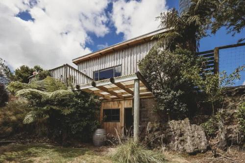 Kaimiro House | The River Retreat - off the grid escape