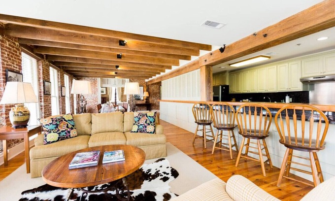 Natchez Hotel | The River Walk Inn - Room 806