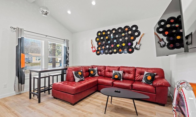 Denison House | The RockStar Retreat