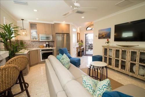 Anna Maria Resort | The Rod and Reel Resort Grand Suite 6