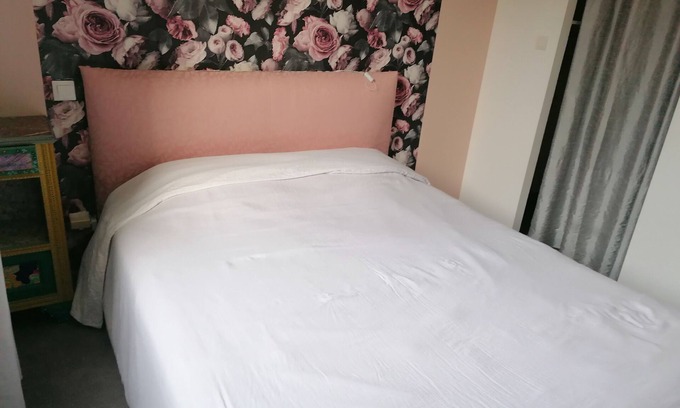 Saint-Paul-en-Born Bed & Breakfast | The Rose Room