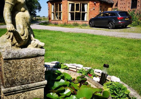 Albrighton Apartment | The Round House at Boningale Manor