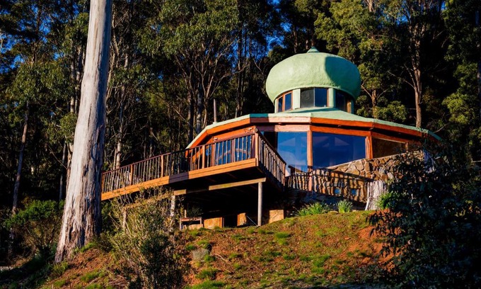 Jackeys Marsh House | The Roundhouse