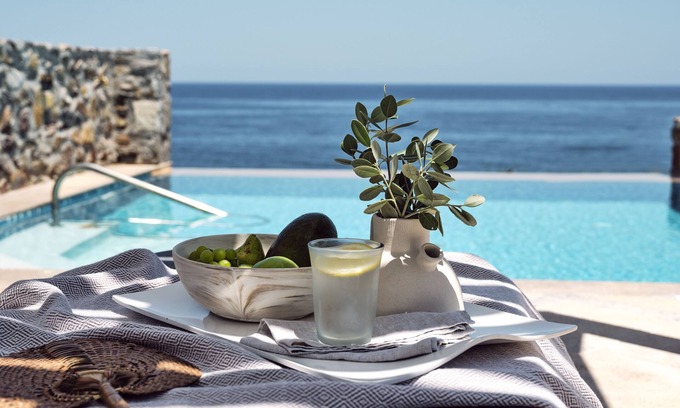 Lavris Hotel | The Royal Blue