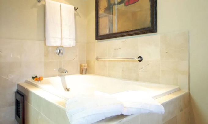 Los Maestros Hotel | The Royal Suites
