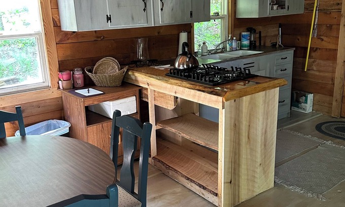 Hillsgrove Cabin | The Rustic Woodzie at Elk Creek Escape