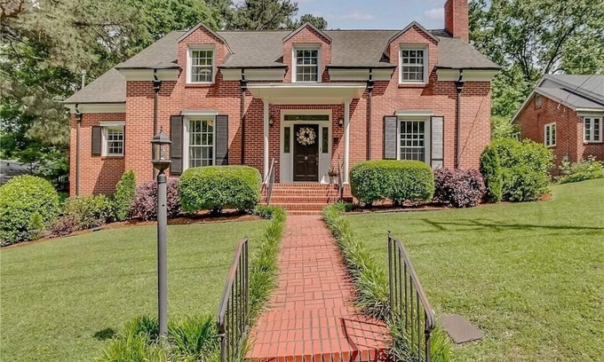 Tuscaloosa House | The Saban of Sherwood with a Pool located 0.9 miles from Bryant Denny Stadium