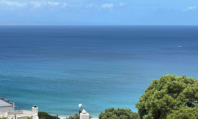 Plettenberg Bay Apartment | The Salty Whale - 3BD APT - Central, Sea Views