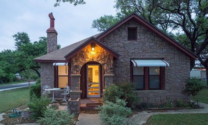 Johnson City Cottage | The Sam Houston Johnson House