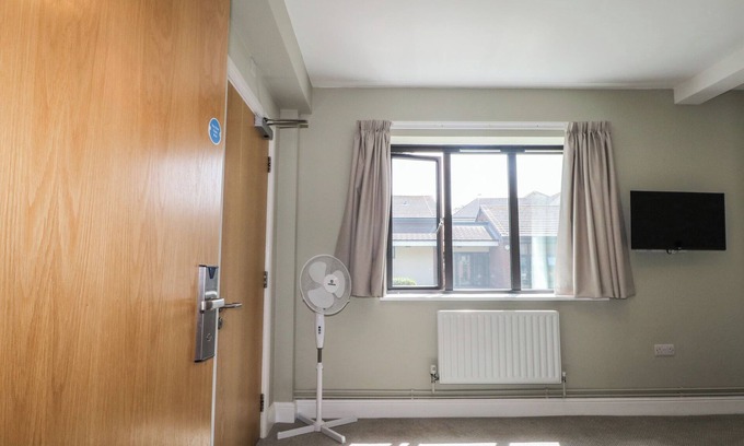 Littlehampton Cottage | THE SANDBAR SUITE AT MARINE COURT, family friendly in Littlehampton