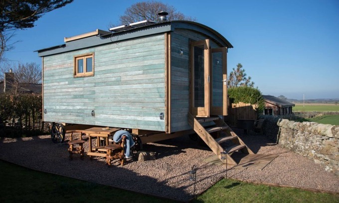 Chathill Cabin | The Sanderling - sleeps 2 guests in 1 bedroom