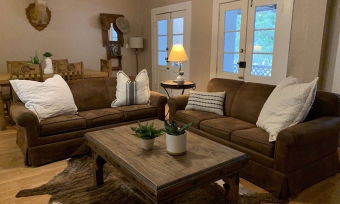 New Braunfels Hotel | The Schmitz Bed & Breakfast
