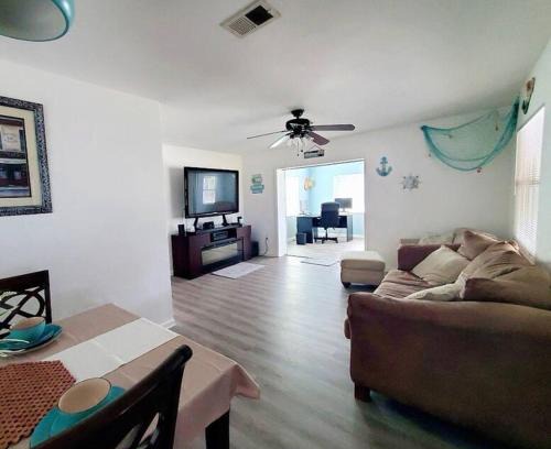 South Pinellas Community Council House | The Sea Scallop Minutes to Madeira Beach