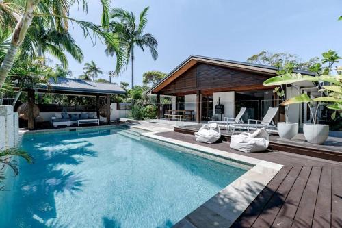 Sunshine Beach House | The Seaglass Villa - Private Pool and Sauna