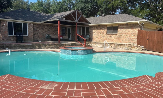 Grand Prairie House | "The Secret Oasis" Large Pool, Game room, DFW, Cowboys, Rangers, SixFlags, Epic