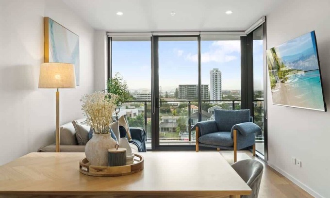 Surfers Paradise Apartment | The Serenity | New Riverview Apt + Pool & Parking