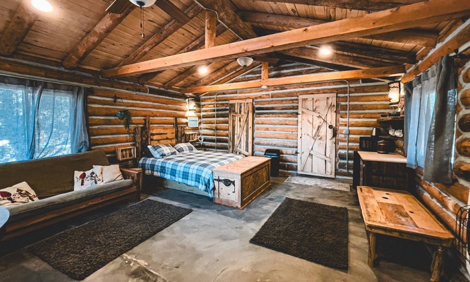 Monticello Cabin | The Settlers Cabin Retreat