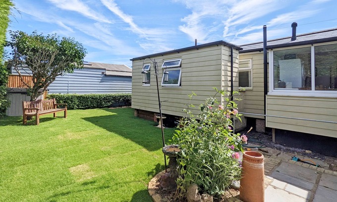 Selsey Cottage | The Shack - Selsey - a lodge/cabin that sleeps 6 guests in 3 bedrooms