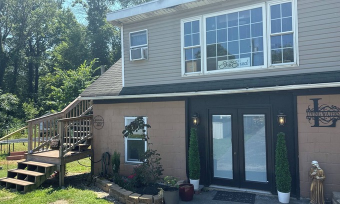 Clayton Apartment | The She Shed a Cozy Country Setting to relax! 15 min to Dover, DE