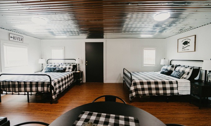 Wewahitchka Cabin | The "Shellcracker" on the Cutoff