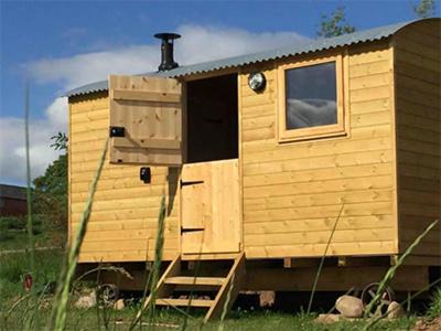 Overton-on-dee Apartment | The Shepherd's Hut with cozy logburner