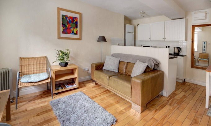 Cirencester Apartment | The Shop Cotswold Apartment Sleeps 2