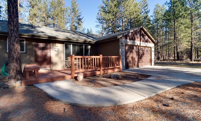 Sisters House | The Sisters Moose Home in Tollgate Sleeps 6 Access to Seasonal Pool