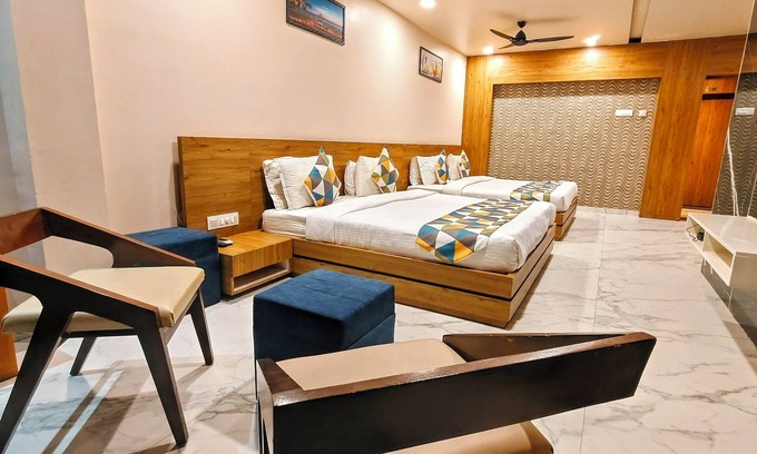 Rajpipla Hotel | The Sky Imperial Unity Inn