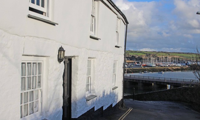 Chysauster Apartment | THE SLIPWAY, pet friendly, country holiday cottage in Penzance