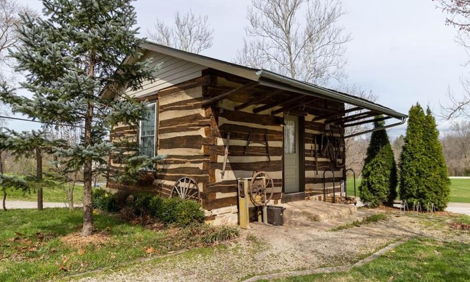 Augusta House | The Small Cabin-The Augusta Guest Collection