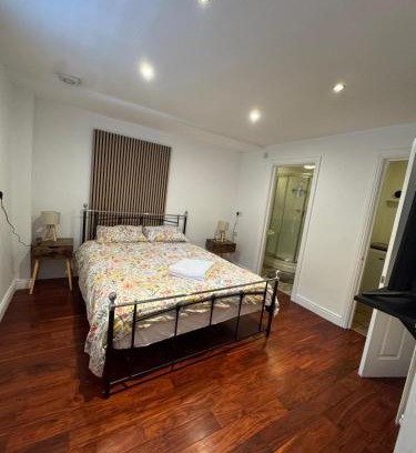 Walsall Apartment | The Snug Spot