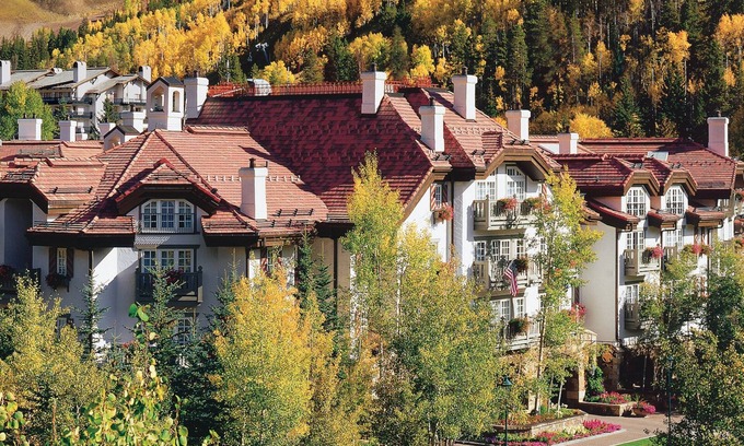 Vail Resort | The Sonnenalp King Room in the heart of Vail Village - pool, spa, walk to ski!