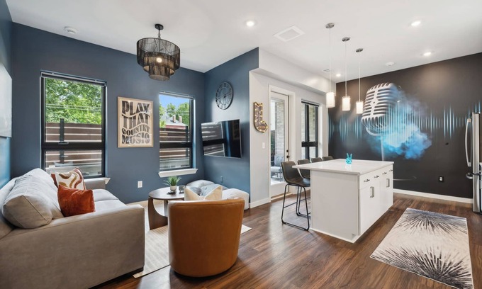 Edgehill Condo | The Sound Wave on Music Row- Close to Broadway w Pool, Gym, Parking