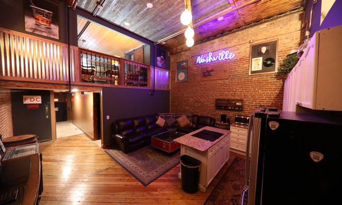 Sobro House | THE SPEAKEASY: Ground Level 4b/2bth Rock Memorabilia w/Optional 1Bth/3Bed Loft
