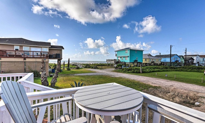 Surfside Beach House | 'The Spicy Crab' Freeport Home w/Beach-View Deck!