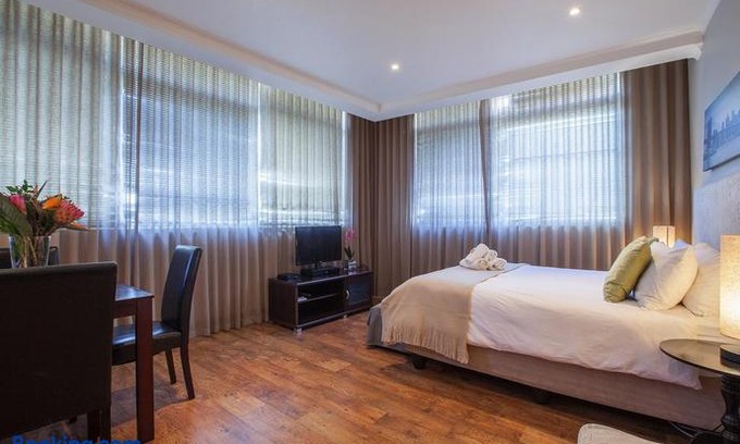 Cape Town City Centre Apartment | The Square 332 By Ctha