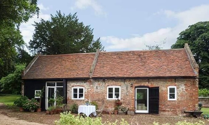 Rochester Cottage | THE STABLES, family friendly, luxury holiday cottage in Upper Upnor