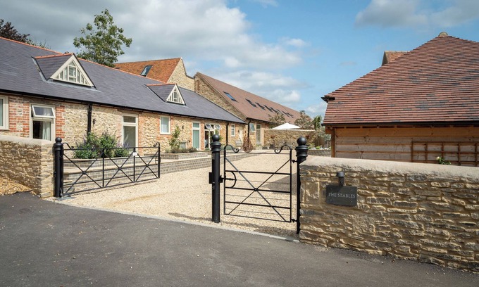 Cuddesdon Cottage | THE STABLES, pet friendly, luxury holiday cottage in Wheatley