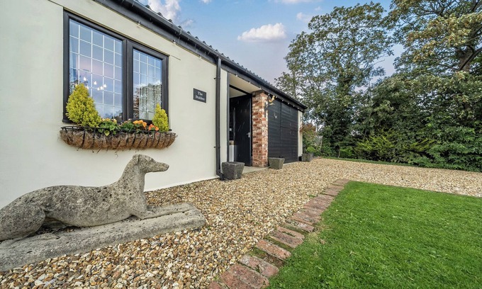 Poulton-le-Fylde Cottage | THE STABLES, romantic, character holiday cottage in Stalmine