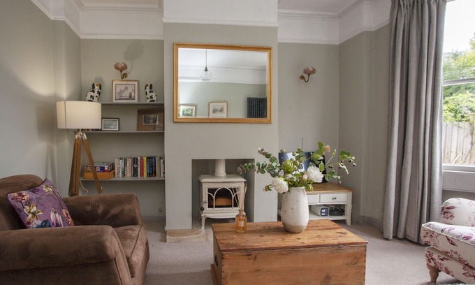 Liskeard Cottage | The Stables - sleeps 8 guests in 4 bedrooms