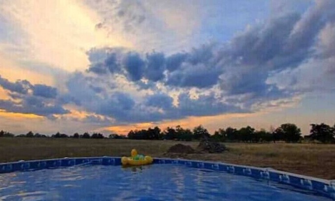 Paige RV Rental | The Stargazer - Lotus with Saltwater Jacuzzi.