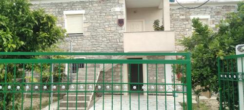 Mbrostar-Urë House | The Stone House