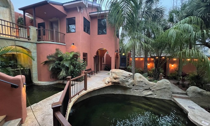 DeLand Apartment | The Studio at Casa Cascada. A ground floor apartment in a stunning oasis