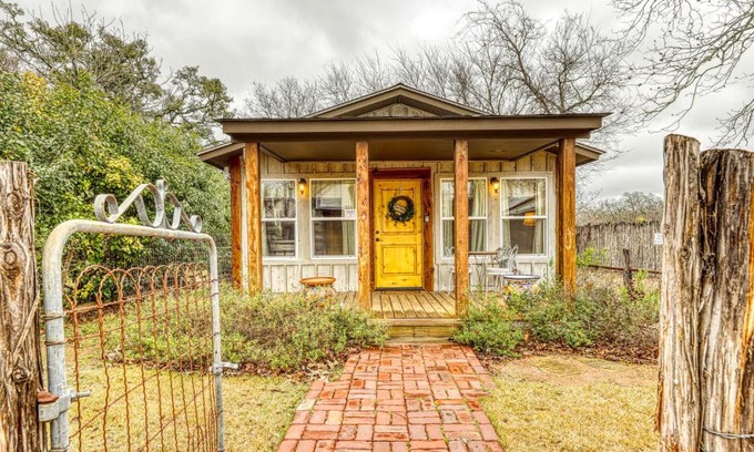 Fredericksburg Hotel | The Studio @ Durst Haus