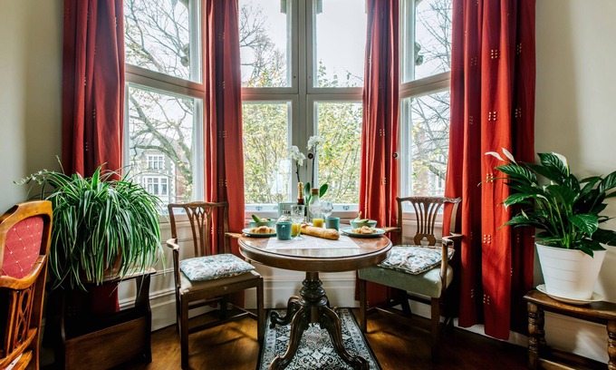 Pontcanna Apartment | The Suite, 82 Cathedral, Private Parking