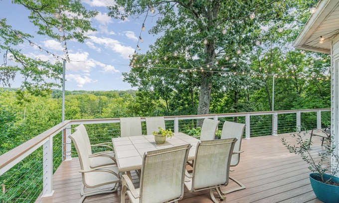 Dillsburg House | The Summit: 6 bed, 5 bath, sleeps 16 with fantastic views and room for everybody