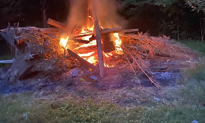 White House | The “Sword” Den Skiers Getaway on the Cheap