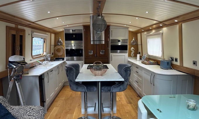 Uxbridge South Boat Rental | The Thistle Dream Widebeam Boat
